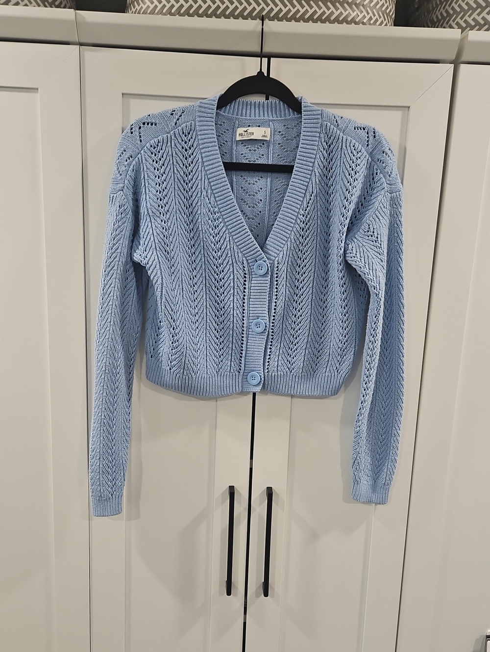 Hollister Pointelle Cropped Cardigan Sweater. Light Blue. Size S.